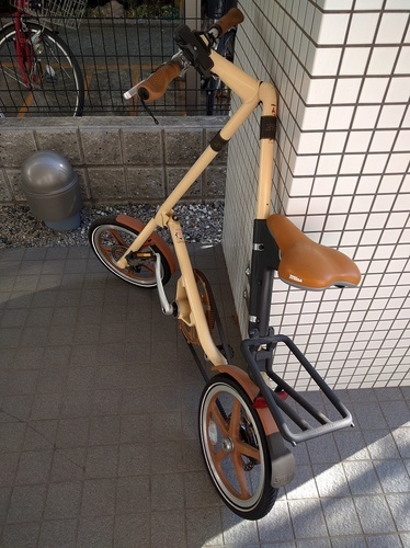 STRIDA ストライダ LT クリーム色 折り畳み自転車 専用スタンド付き STRIDA ストライダ LT クリーム色 折り畳み自転車 専用スタンド付き