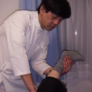 東京都国立市の〈たむら筋整復院〉では、首痛・肘痛・腰痛・膝痛・股...