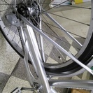 [2463]ミヤタ自転車　シティサイクル　26インチ　内装3段変速　軽量アルミフレーム　リモートレバーLEDライト　ローラーブレーキ　大型ステンレスカゴ　BAA自転車安全基準適合　シルバー