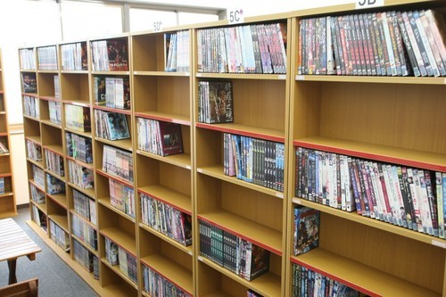業務用：DVD・コミック本など収納可能な文庫本棚（６５台）