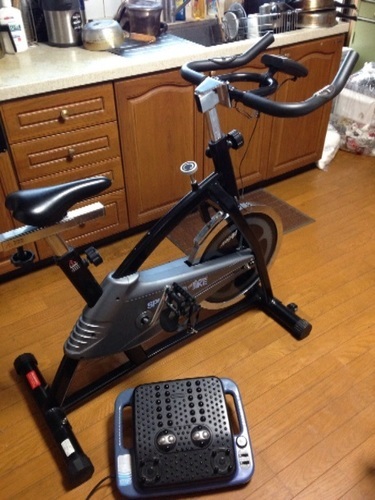 売れました。本格エアロバイク！と 足裏マッサージの セットです。