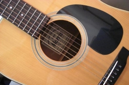 引き取り限定　高品質　W-15 美品 ★ きれいな木目で弾きやすい♪