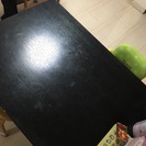 黒のテーブル