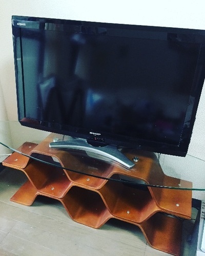 蜂の巣ラック付きサーフボード型ガラステーブル TVボード