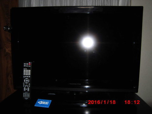 液晶テレビ３２型　DVDプレイヤー内臓