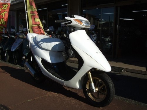 ご成約ありがとうございます。 NO.665 ライブディオZX (DIO) 2サイクルエンジン エナメルシート ハネ付き ディスクブレーキ ☆彡