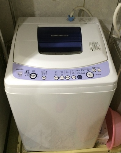冷蔵庫（09年製_170L SHARP）、洗濯機(09年製、5.5kg TOSHIBA)、テレビ(32型液晶09年製、SHARP)、テレビ台、カラーボックス、ソファー、机等