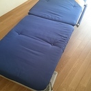 狭い場所でも置ける折り畳みベッド