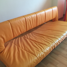 可愛いオレンジのソファベッド