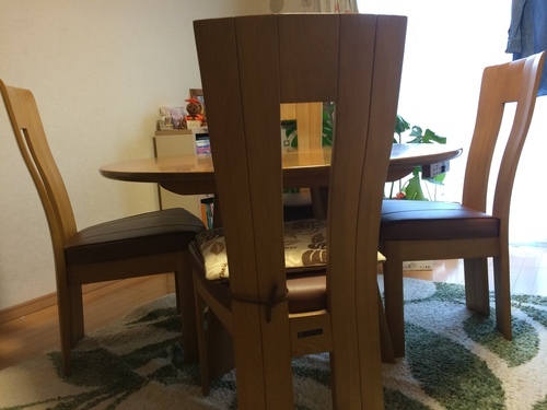 大塚家具の丸テーブル☆テーブルと椅子4点セットで1万円！ぜひご検討ください♪