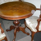 値下げ。家具卸廃業未使用展示品・イタリー製コーヒーテーブル・ダイニングセット。598,000円税抜きの品、リビイング４点セット。　硬質猫脚彫刻入り・イタリー花柄ファブリック・丈夫で軽量