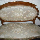 値下げ。家具卸廃業未使用展示品・イタリー製コーヒーテーブル・ダイニングセット。598,000円税抜きの品、リビイング４点セット。　硬質猫脚彫刻入り・イタリー花柄ファブリック・丈夫で軽量