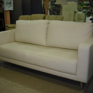 家具卸廃業展示・格安未使用新品・イタリー製総皮革　３Ｐソファ。　ｗ１９１ホワイト１枚皮の高級品　１台限り