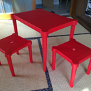 IKEA　子ども用　テーブル＆椅子2脚　レッド