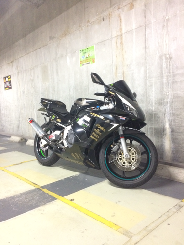 ガレージ保管 CBR250RR 実働