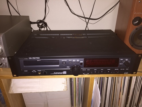 TASCAM/タスカム　業務用CDレコーダー　CD-RW750
