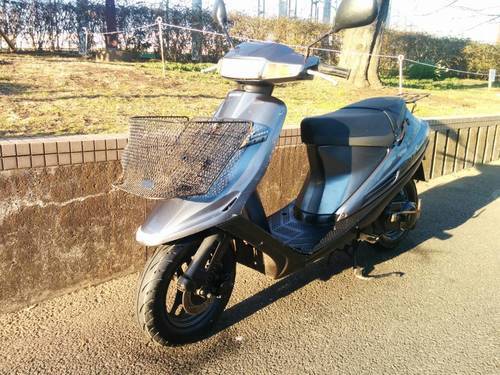 スズキ　アドレスv100　前タイヤ　バッテリー新品　後ろタイヤバリ山　V125に負けてはいけません！