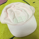 ギャップ 帽子 ４４センチ ピンク ロゴいり