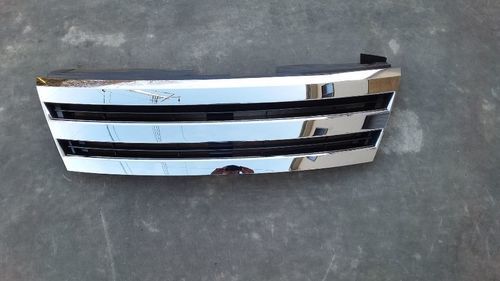 C25セレナ後期ライダーグリル中古