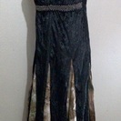 ベルベットの肩が出るデザインのドレス。サイズM