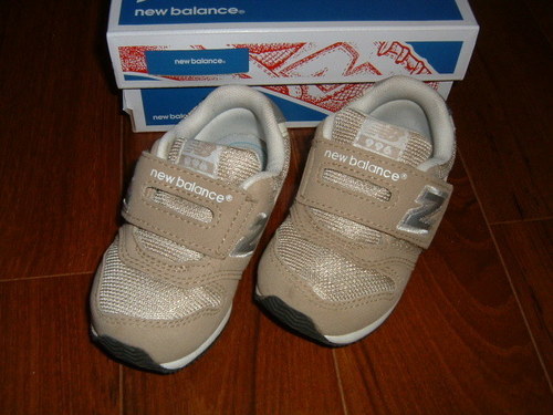 New Balance キッズ用シューズ13 5cm ベージュ Momo 柏の葉キャンパスのキッズ 用品 子供用シューズ の中古あげます 譲ります ジモティーで不用品の処分