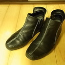 レディース用ショートブーツ　黒23.5　ためし履き程度　美品　本革製