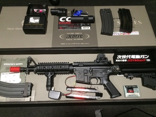 次世代 m4 cqb-r マルイトレーサー 光化学機器 マルイフラッシュライト 多段数マガジン バッテリー その他おまけ 電動ガン