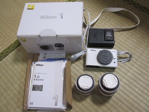 NIKON製　一眼レフカメラ[N1 J1-WZ-WH]
