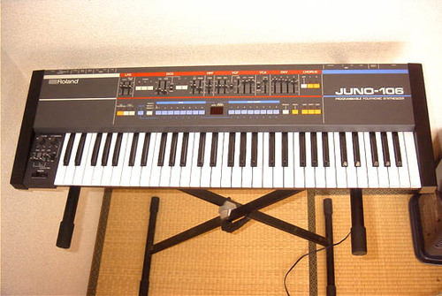 良品　Roland JUNO-106　 ポリフォニックシンセサイザー