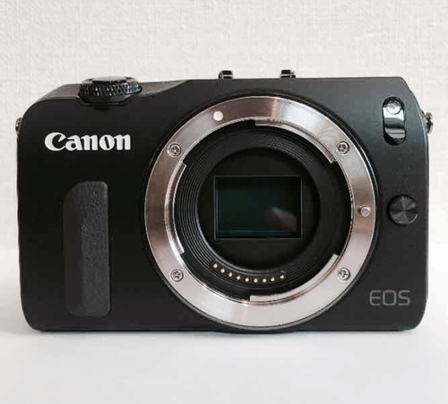 ★極上品★【期間限定！】Canon EOS M ボディ ブラック