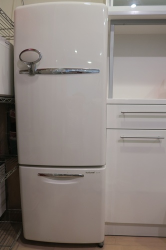 レトロなデザインのナショナル冷蔵庫