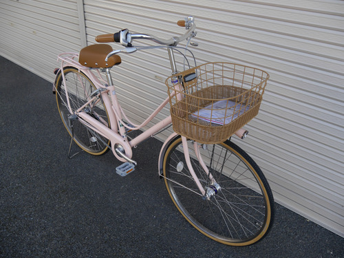 【展示品処分大特価・限界値引】 女性に人気　ブリジストン “カジュナ” デラックス ２６インチ シェルピンク ３段変速軽快車 即納車可 ※名古屋市周辺は無料配送※