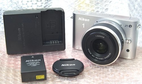 ♪お取引完了しました♪　Nikon ニコン ミラーレス一眼デジタルカメラ　Nikon1 J1　標準ズームレンズ付き