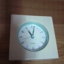 置き時計　白　10.5×10.5　　無料