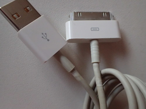 取引成立 Iphone4s Usb充電ケーブル Apple純正品 ひとつぶ 葛飾の携帯アクセサリーの中古あげます 譲ります ジモティーで不用品の処分