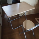 【無料】折り畳みテーブルとイスのセット