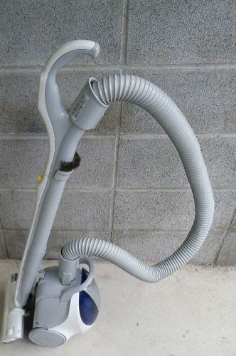 11年製 三菱 紙パック式コンパクト掃除機