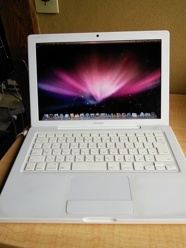 macbook early2008 officeソフト入りです。