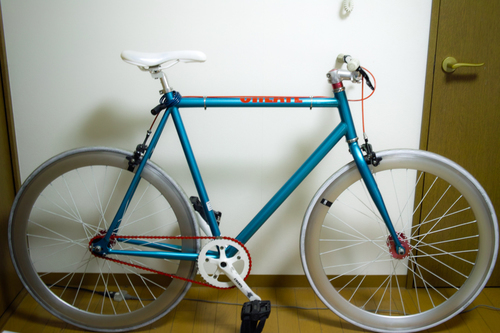 【室内保管】【CREATE】【入門用ピスト】【アルミディープリム】【ノーパンクタイヤ】春夏の自転車シーズンにぴったりのスカイブルー×ホワイト！