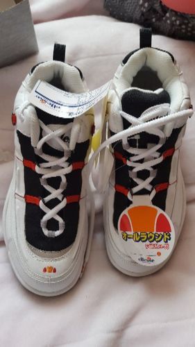 ellesse テニスシューズ 新品未使用箱ありで