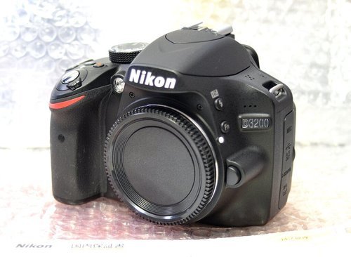 おすすめネット ニコン　デジタル一眼レフカメラ お取引完了しました　♪　2416万画素　Nikon D3200 美品　♪ 標準ズームレンズ付き デジタル一眼