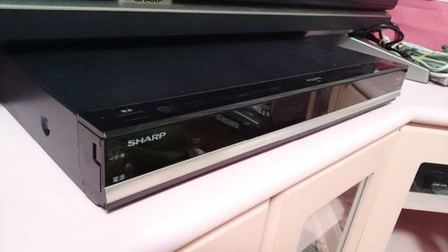 自宅でそのまま使うことにしたため出品取消ました！長期保証付☆まだ買って４ヶ月‥SHARP製～ＨＤＤ1.0TB内蔵型のBlu-rayレコーダー♪