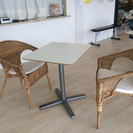 IKEAのカフェテーブルとチェア
