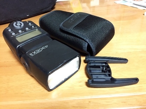 一眼レフカメラCannon EOS kiss x5•ストロボ、バッテリー7個、充電器3個、カメラバッグセットで販売します