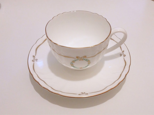 【新品未使用】ジバンシィ  ボーンチャイナ コーヒーカップソーサー5客 シュガーポット デザート皿セット