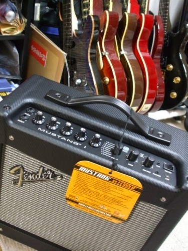 Fender　MUSTANGⅠ　アンプ
