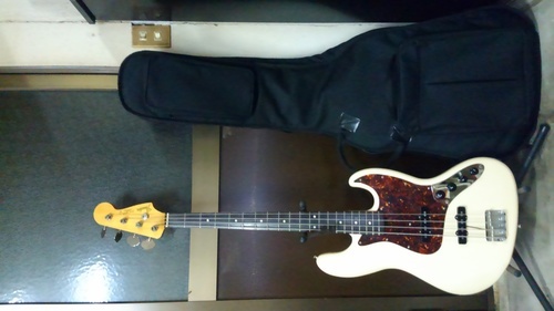フェンダージャパン　JB62-70US VWH 中古　ギグケース付き　￥４００００