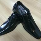 【新品・未使用】ロングノーズの黒革靴 サイズ26.5センチ（合皮...