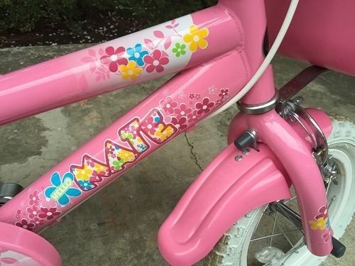 12インチ 子供用自転車 ハローメイト ピンク トイザらス 去年購入1週間乗って、あとは保管。