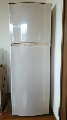 04年製　シャープ冷蔵庫　225L 2ドア